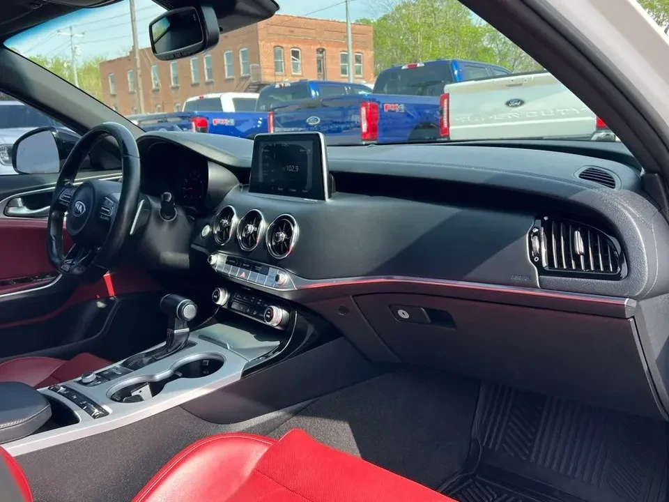 2019 Kia Stinger GT - Image 15 of 18