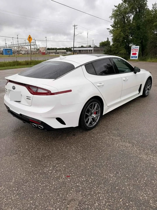 2019 Kia Stinger GT - Image 10 of 15