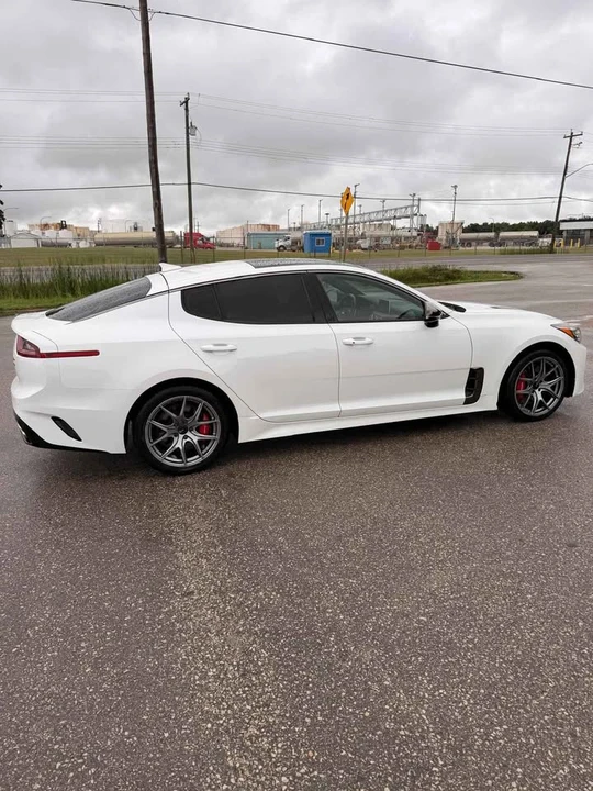 2019 Kia Stinger GT - Image 11 of 15