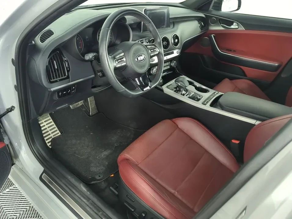 2019 Kia Stinger GT - Image 8 of 11