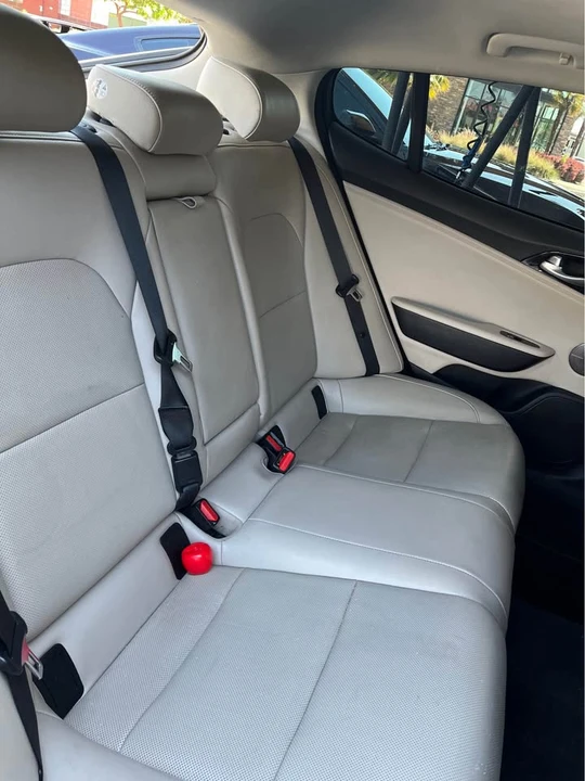 2019 Kia Stinger - Image 6 of 10