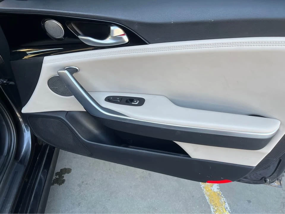 2019 Kia Stinger - Image 8 of 10