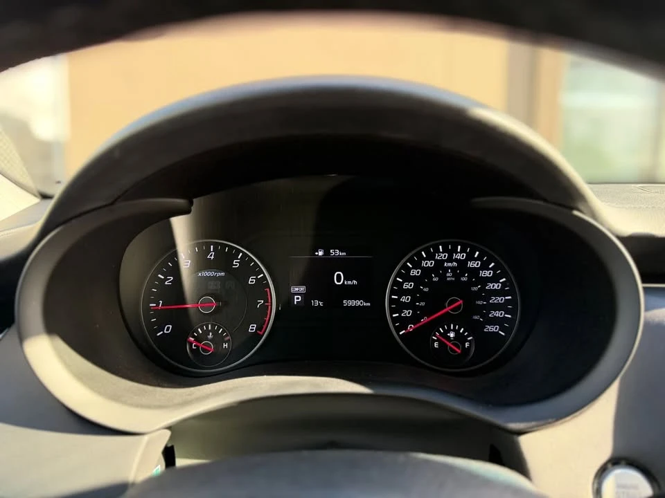 2019 Kia Stinger - Image 10 of 12
