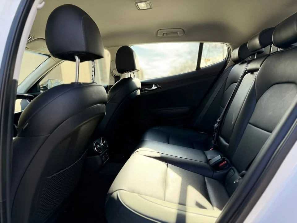 2019 Kia Stinger - Image 13 of 15
