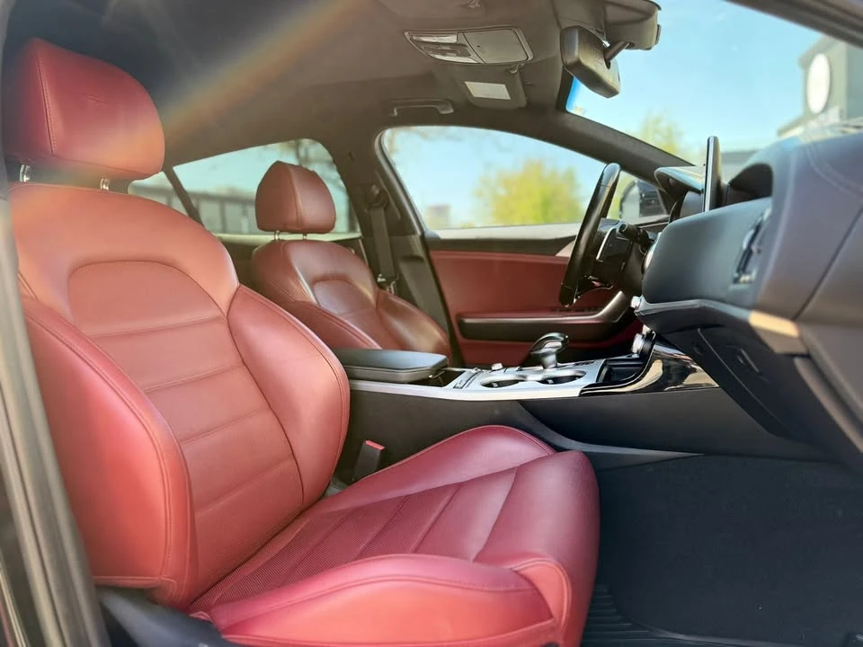 2019 Kia Stinger - Image 11 of 20