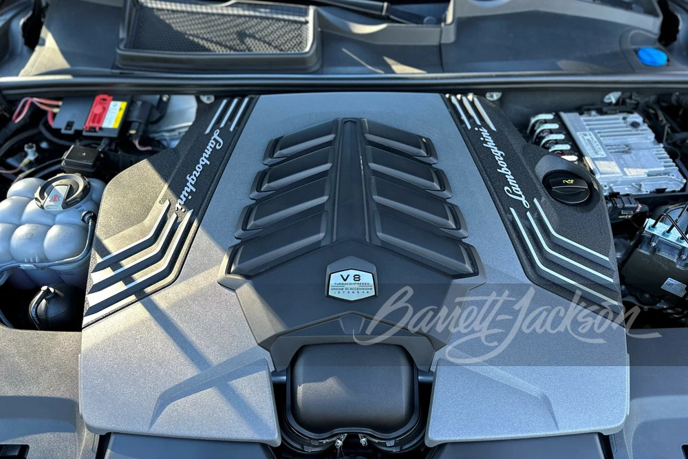 2019 Lamborghini Urus - Image 2 of 17