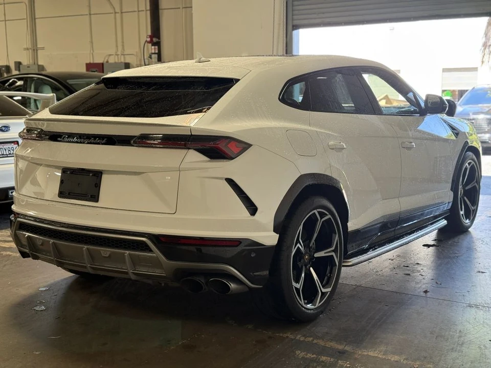 2019 Lamborghini Urus - Image 2 of 2