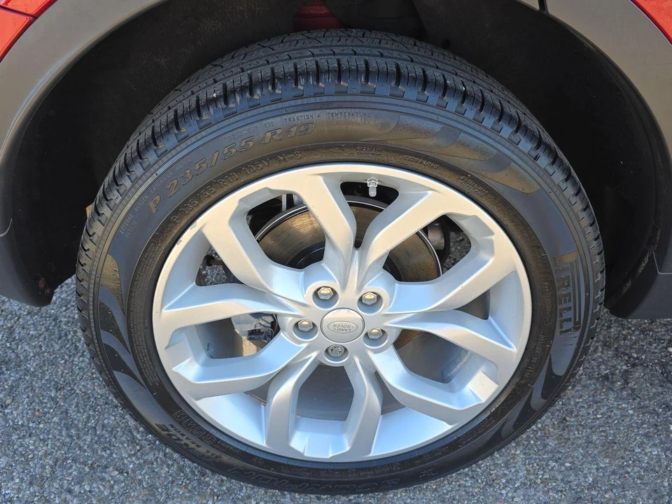 2019 Land Rover Discovery 5th Gen - Image 17 of 21