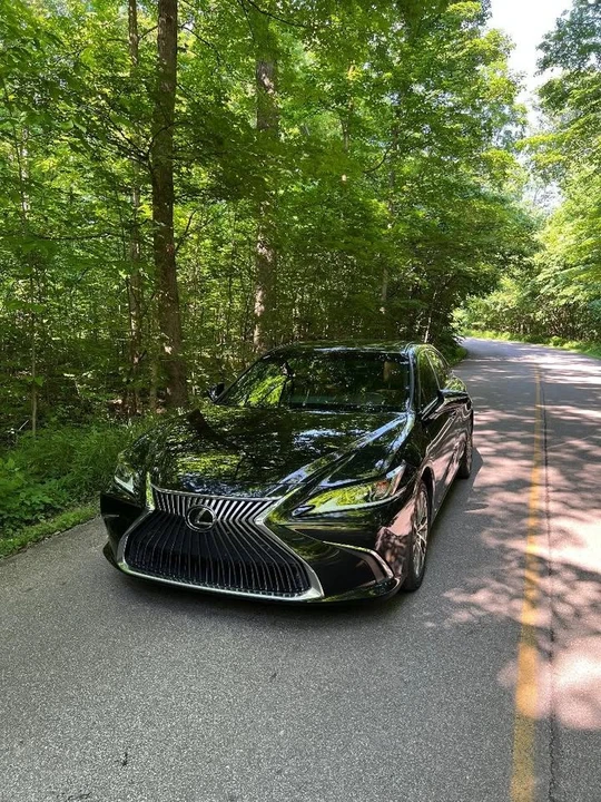 2019 Lexus ES 7th Gen - Image 2 of 6