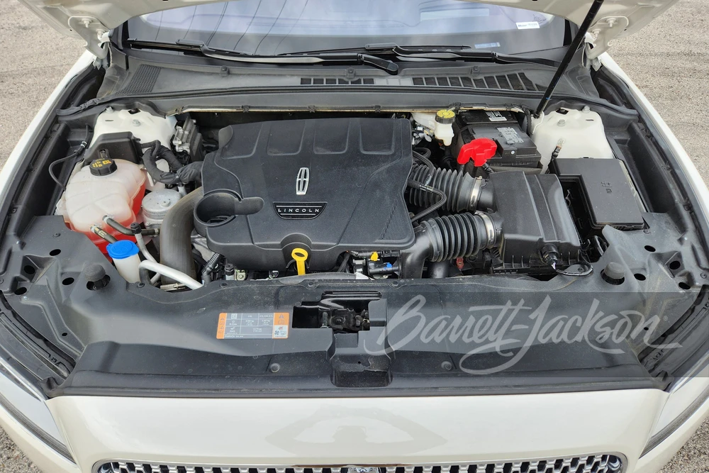 2019 Lincoln Continental 10th Gen - Image 2 of 11