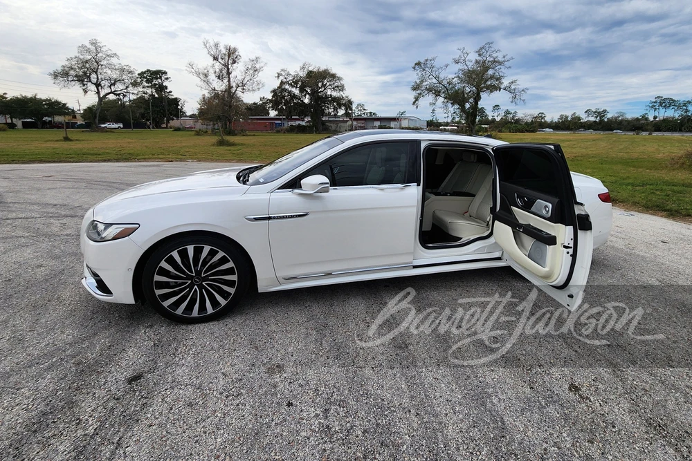 2019 Lincoln Continental 10th Gen - Image 9 of 11