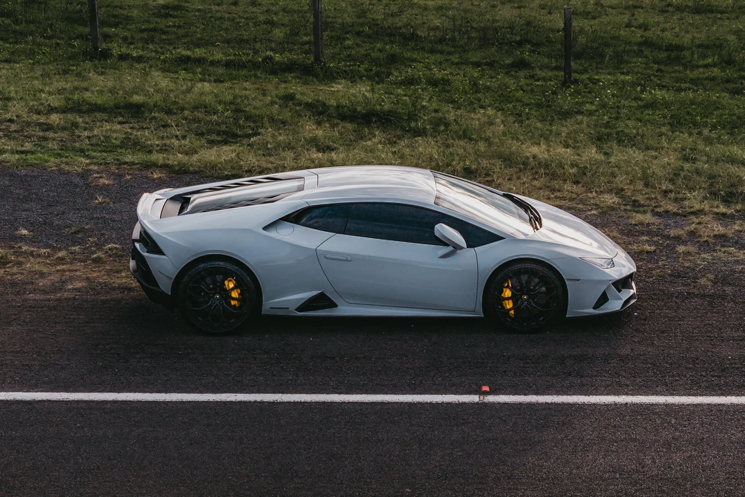 2019 Lamborghini Huracan LP640-4 EVO - Image 11 of 31