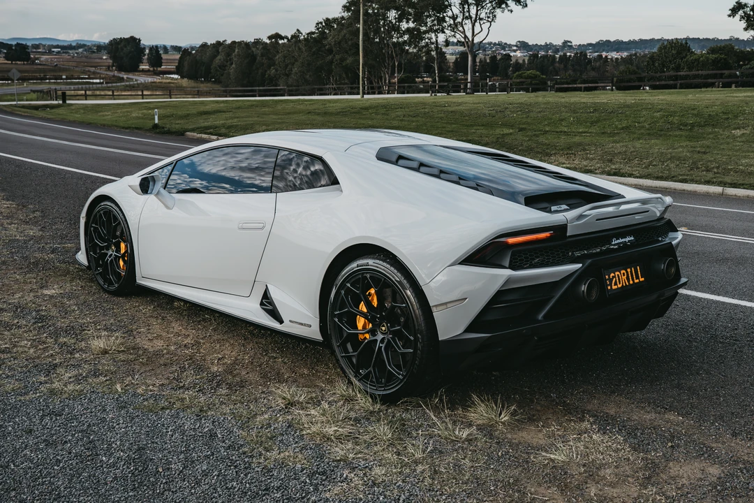 2019 Lamborghini Huracan LP640-4 EVO - Image 7 of 31