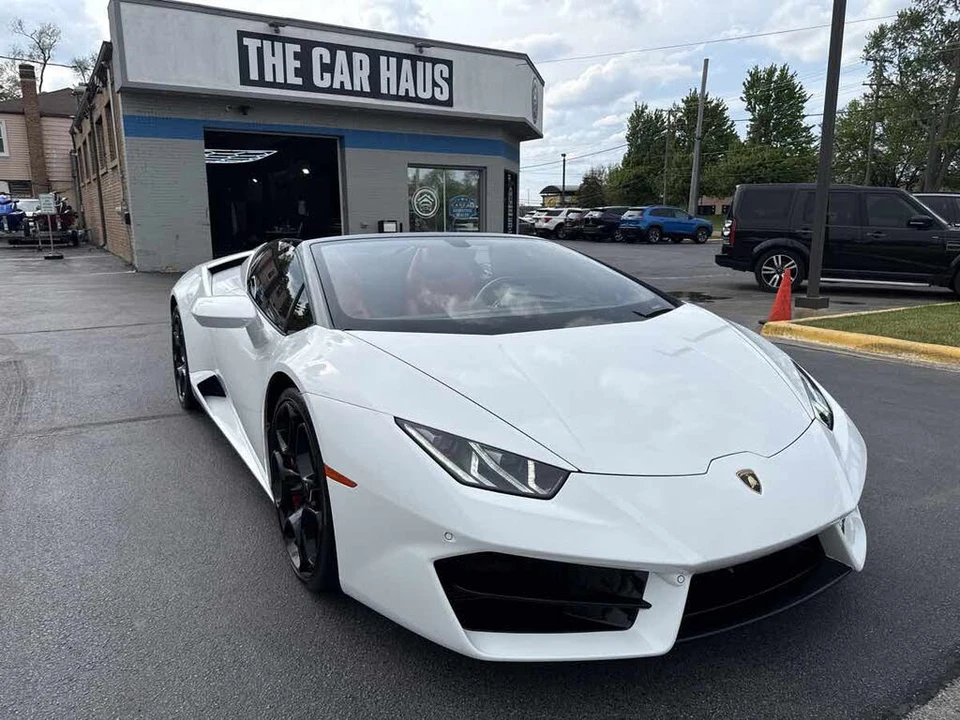2019 Lamborghini Huracan LP580-2 - Image 2 of 31