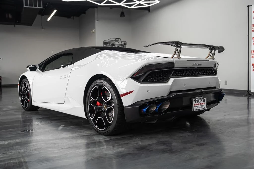 2019 Lamborghini Huracan LP580-2 - Image 4 of 31