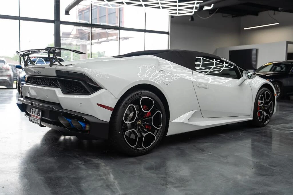 2019 Lamborghini Huracan LP580-2 - Image 6 of 31