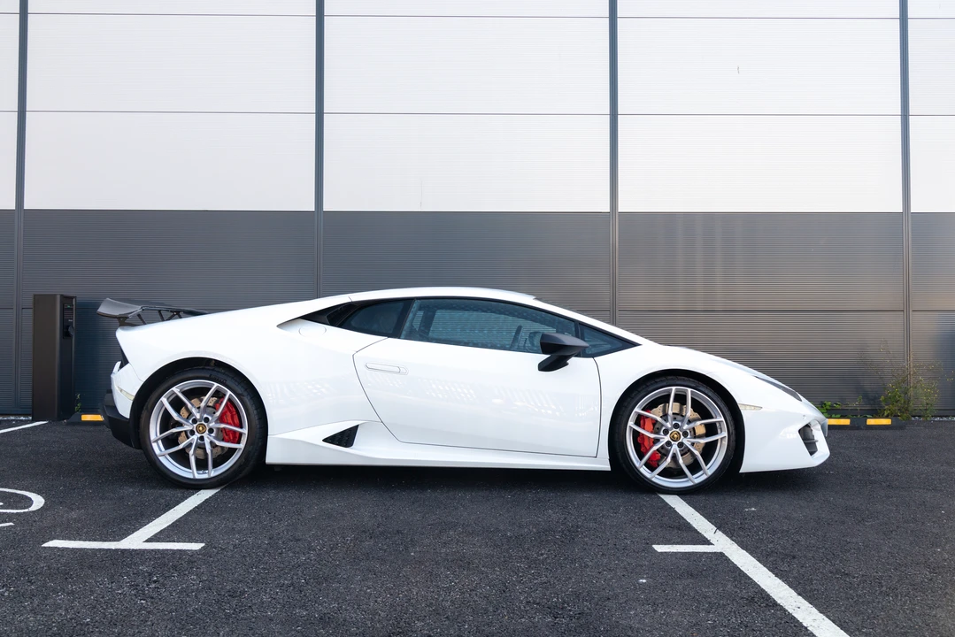 2019 Lamborghini Huracan LP580-2 - Image 4 of 31