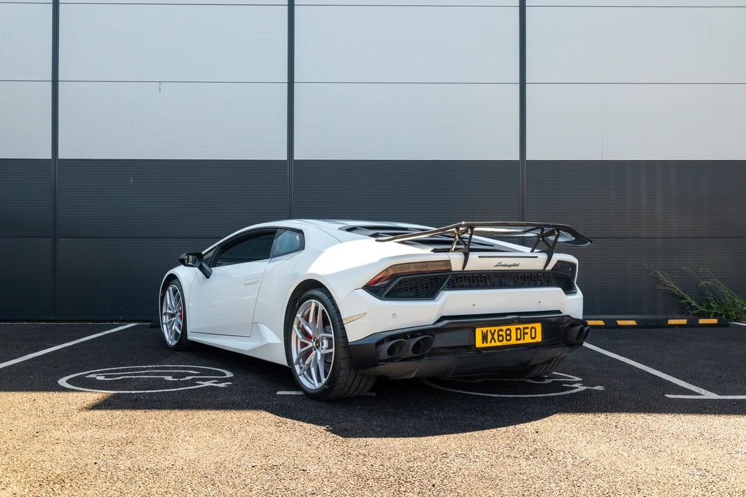 2019 Lamborghini Huracan LP580-2 - Image 7 of 31