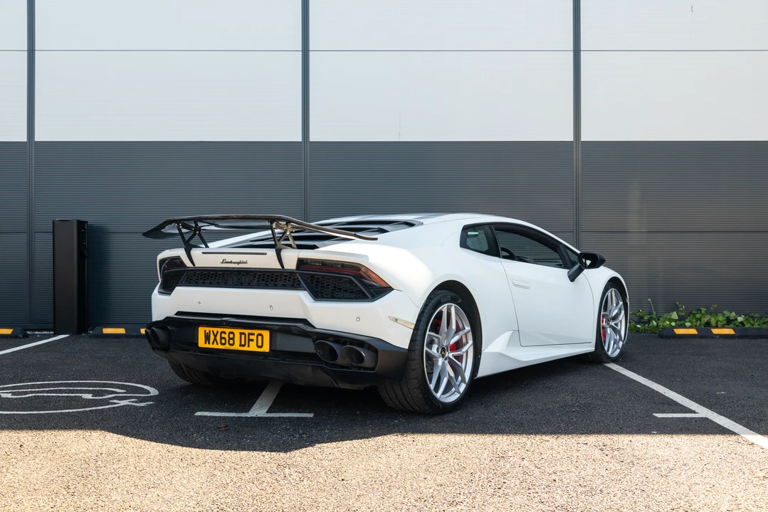 2019 Lamborghini Huracan LP580-2 - Image 5 of 31