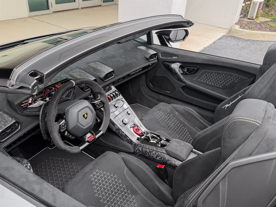 2019 Lamborghini Huracan LP640-4 Performante - Image 2 of 4