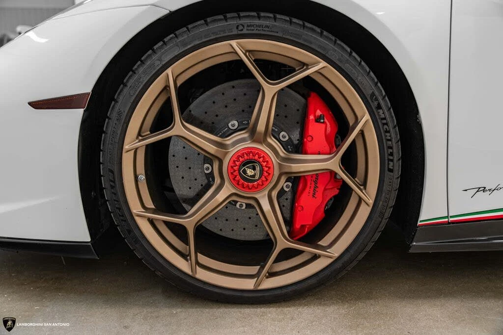 2019 Lamborghini Huracan LP640-4 Performante - Image 6 of 31