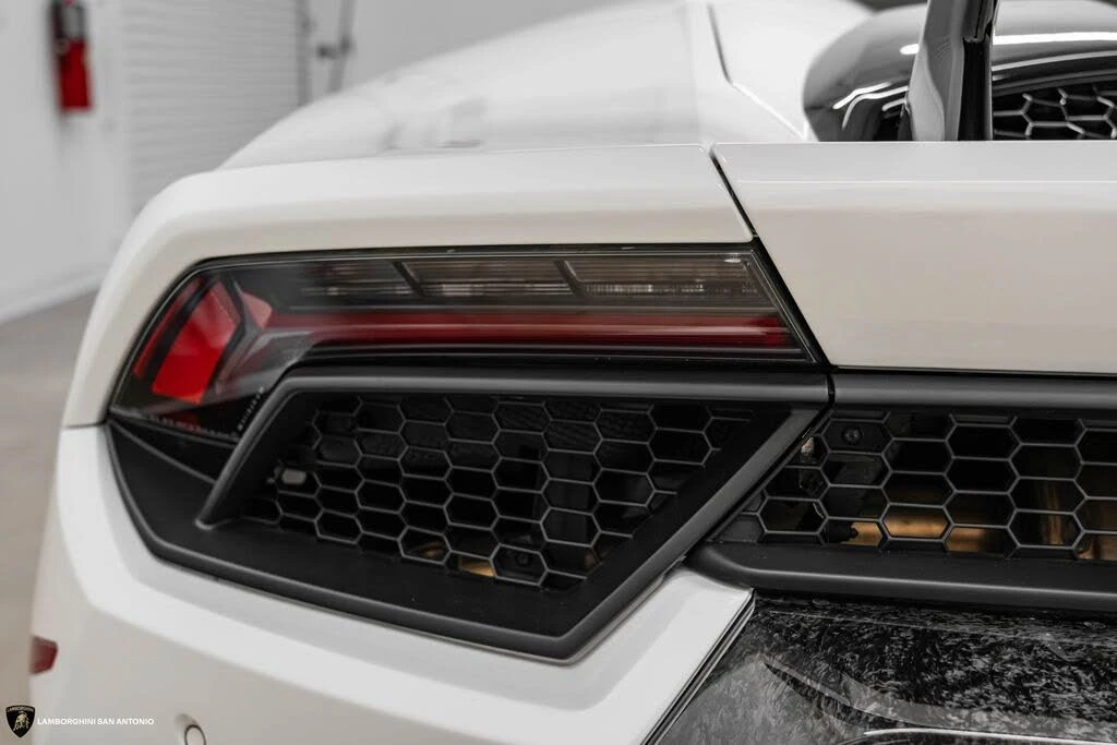 2019 Lamborghini Huracan LP640-4 Performante - Image 25 of 31