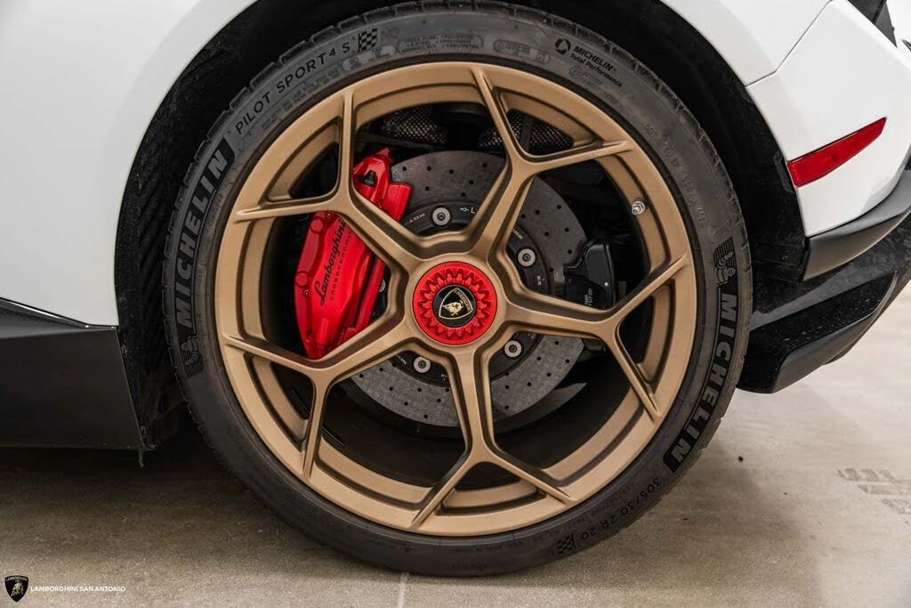 2019 Lamborghini Huracan LP640-4 Performante - Image 7 of 31
