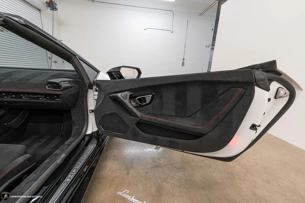 2019 Lamborghini Huracan LP640-4 Performante - Image 31 of 31