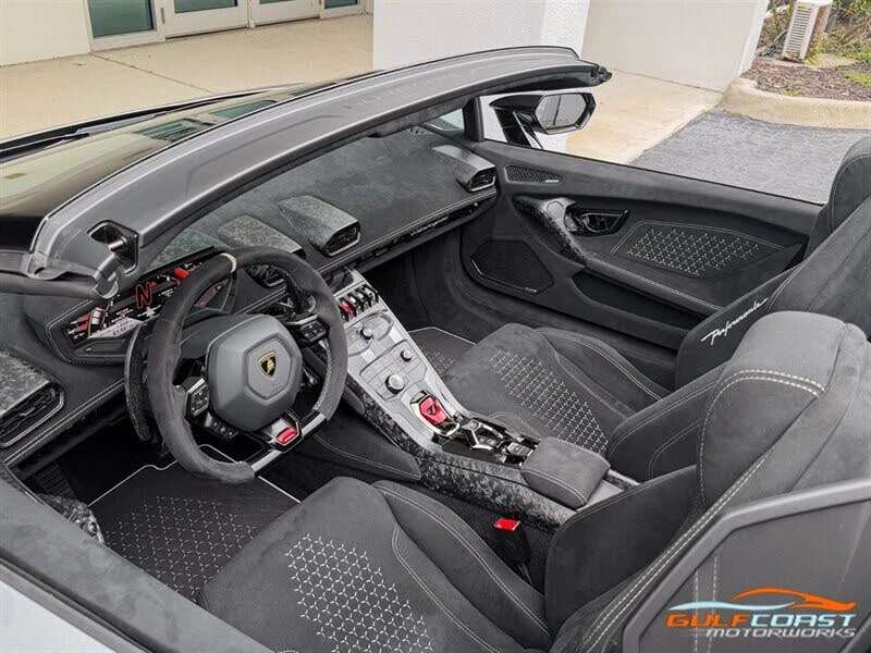 2019 Lamborghini Huracan LP640-4 Performante - Image 2 of 31