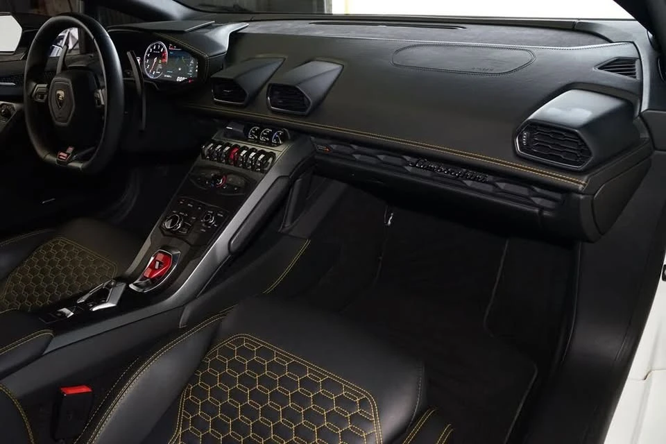 2019 Lamborghini Huracan - Image 11 of 20