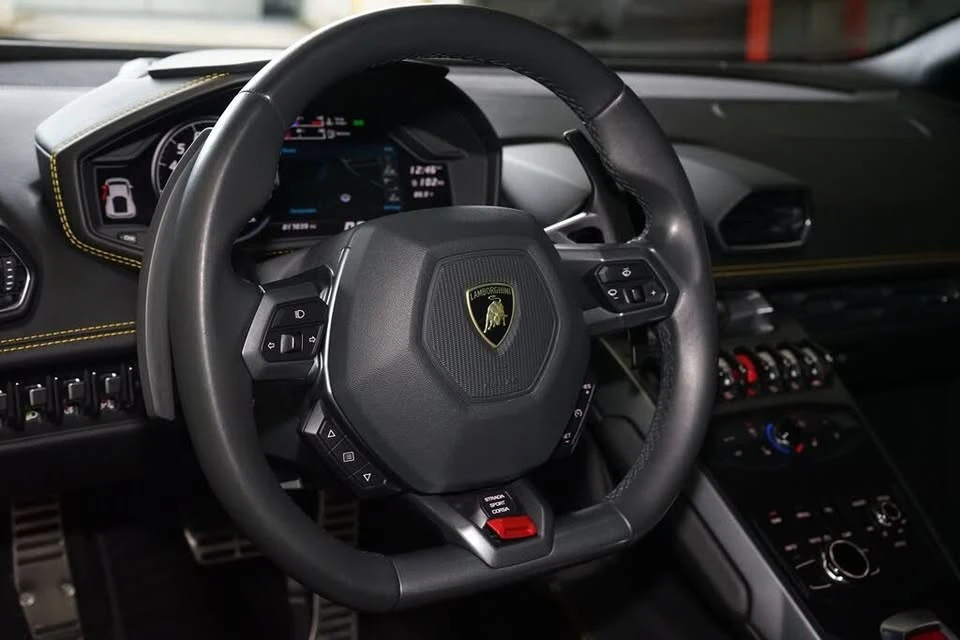 2019 Lamborghini Huracan - Image 12 of 20