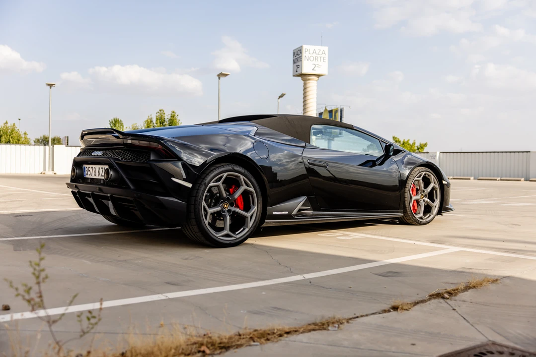 2019 Lamborghini Huracan LP640-4 EVO - Image 7 of 31