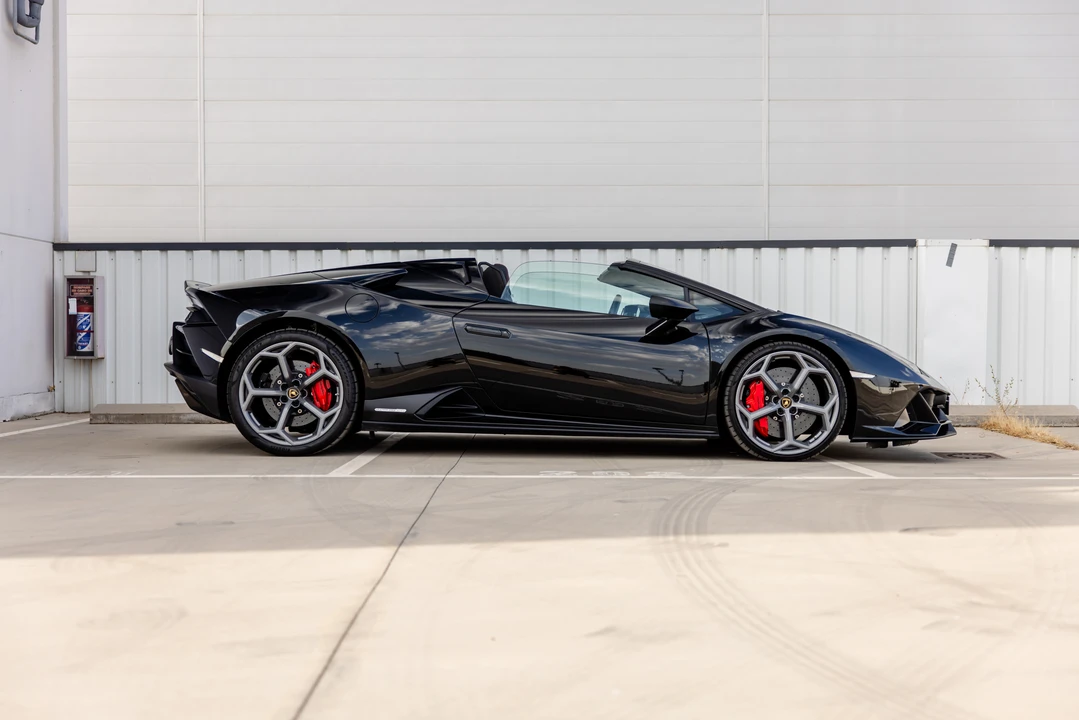2019 Lamborghini Huracan LP640-4 EVO - Image 8 of 31