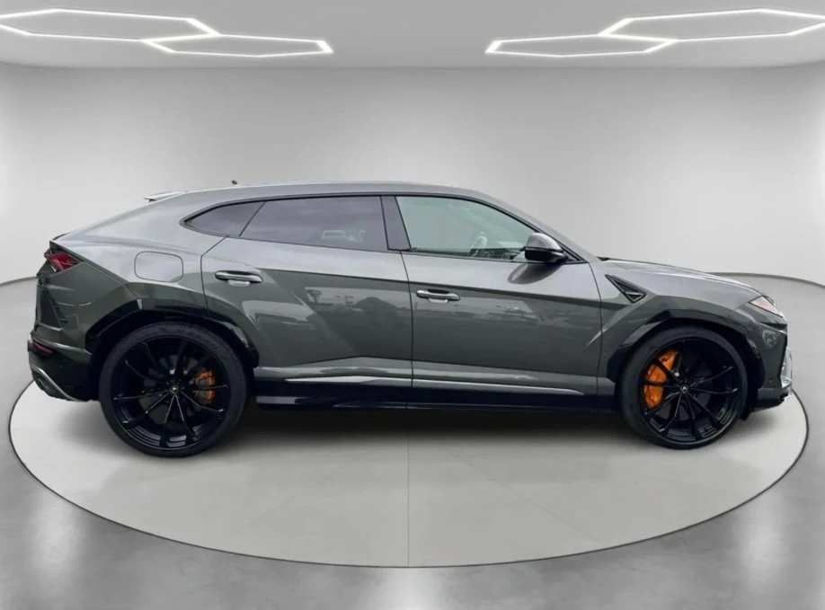 2019 Lamborghini Urus - Image 2 of 8