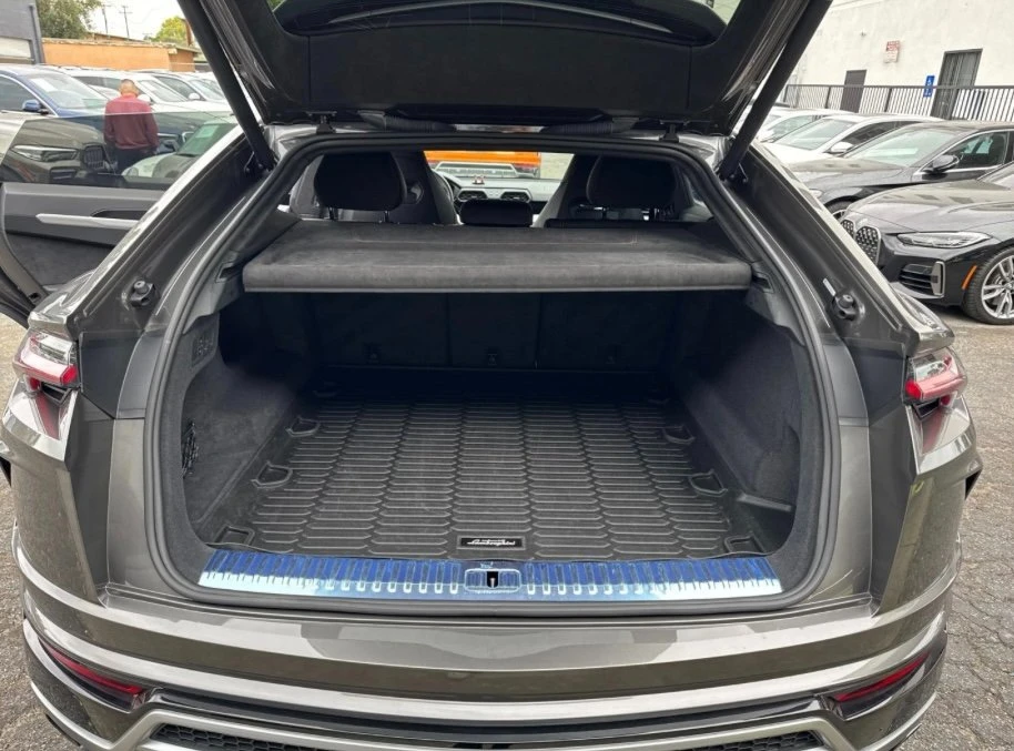 2019 Lamborghini Urus - Image 7 of 8