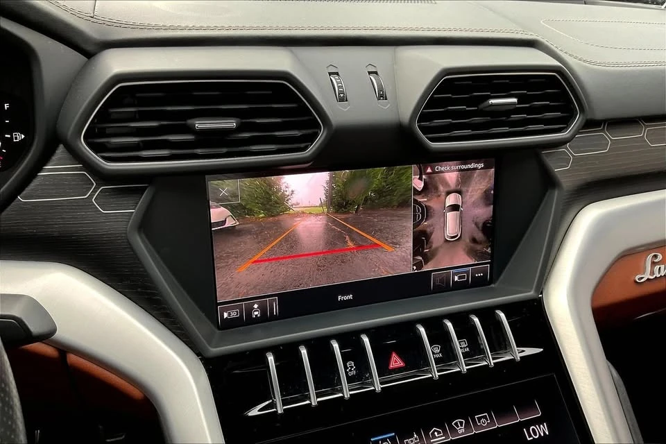 2019 Lamborghini Urus - Image 12 of 20