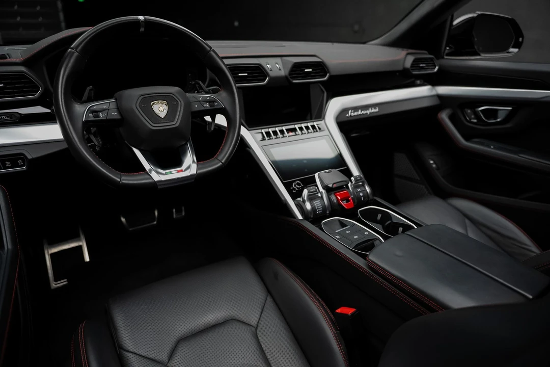 2019 Lamborghini Urus - Image 2 of 31