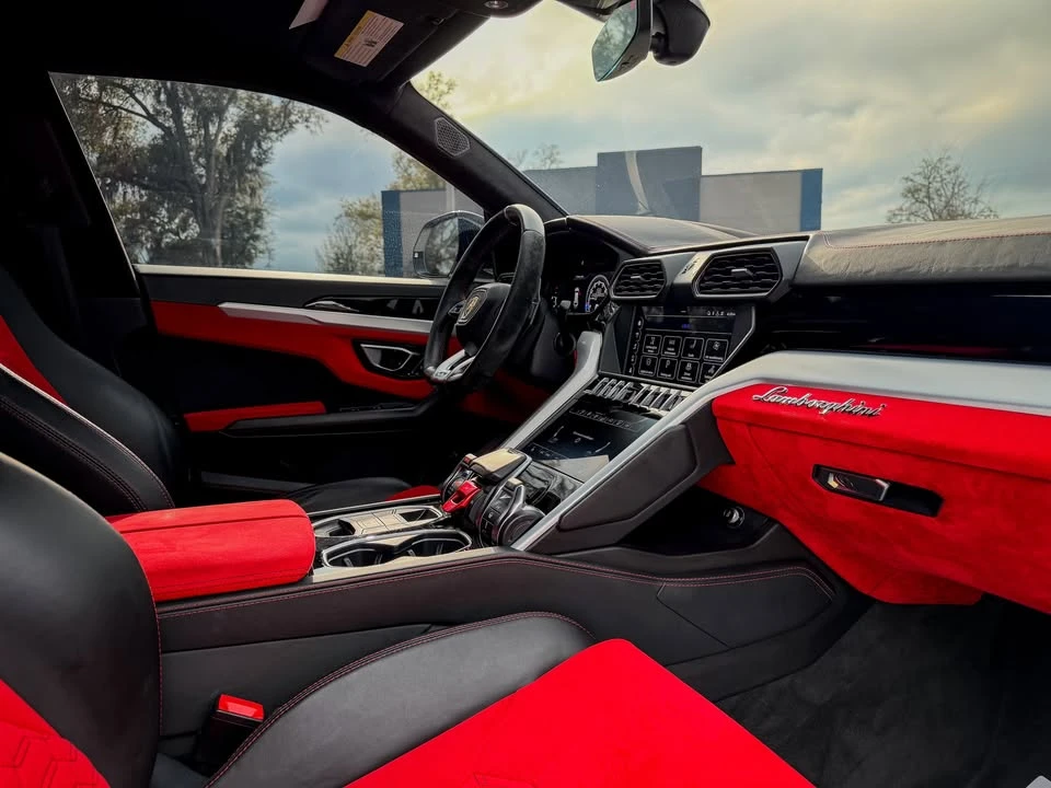 2019 Lamborghini Urus - Image 8 of 12