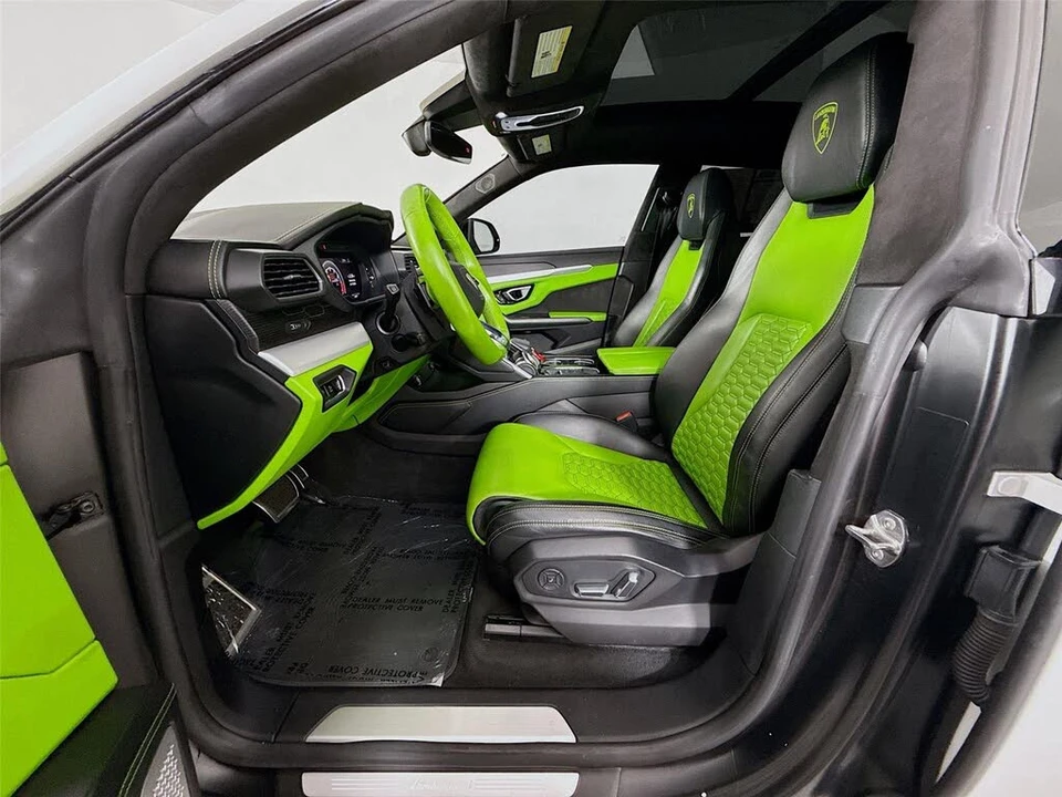 2019 Lamborghini Urus - Image 2 of 31