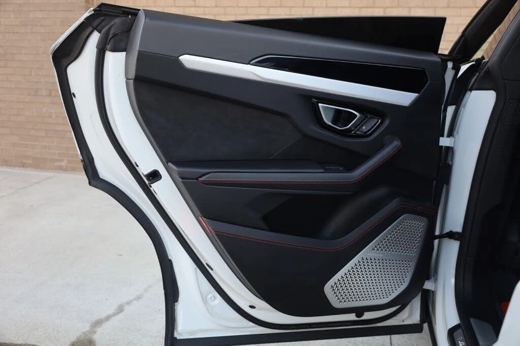 2019 Lamborghini Urus - Image 24 of 31