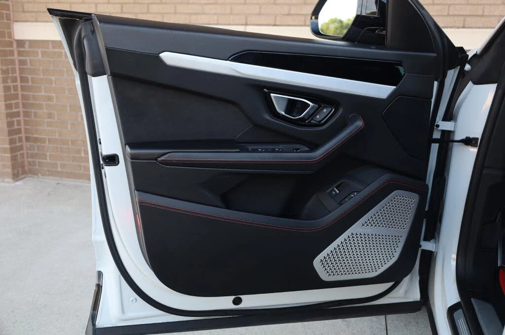 2019 Lamborghini Urus - Image 16 of 31