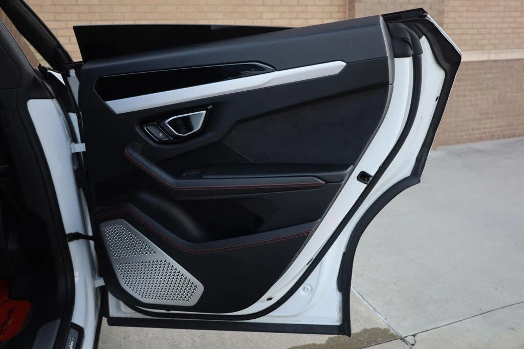 2019 Lamborghini Urus - Image 30 of 31