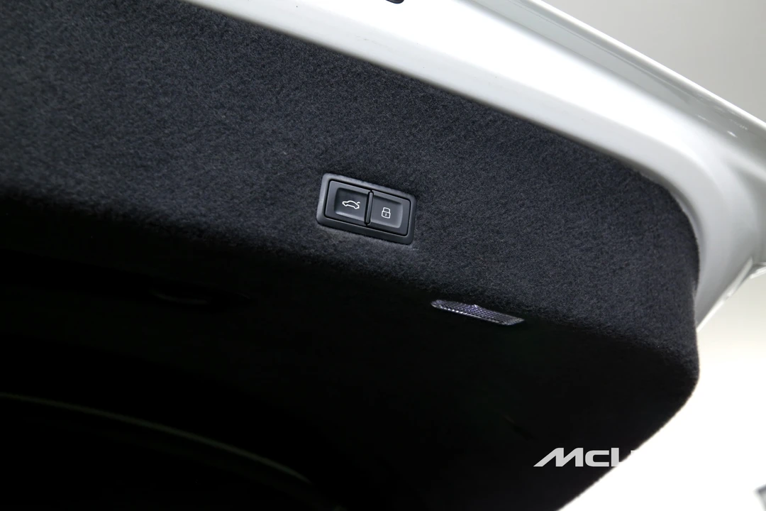 2019 Lamborghini Urus - Image 23 of 31