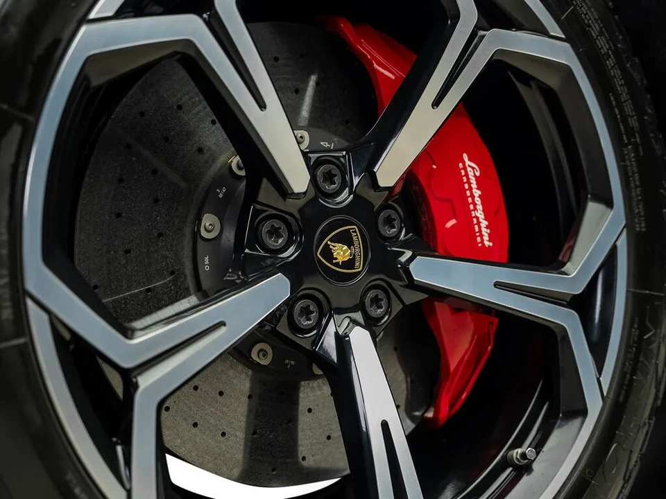 2019 Lamborghini Urus - Image 22 of 31