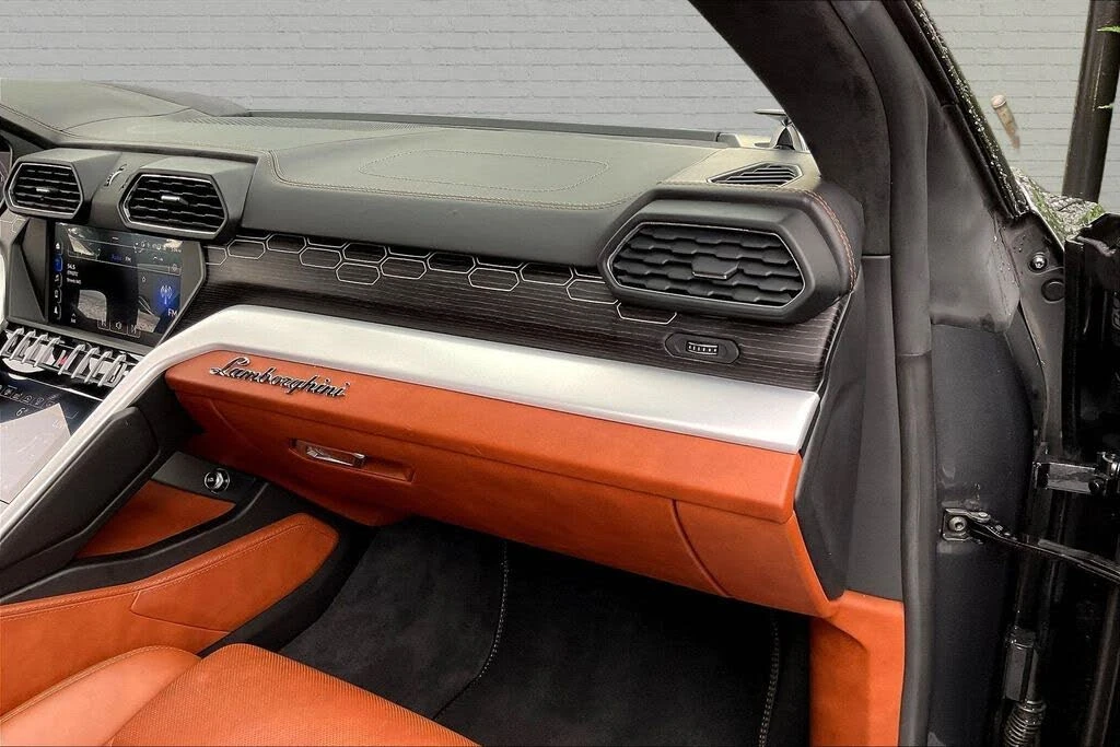 2019 Lamborghini Urus - Image 25 of 31