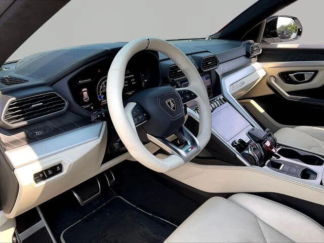 2019 Lamborghini Urus - Image 18 of 31