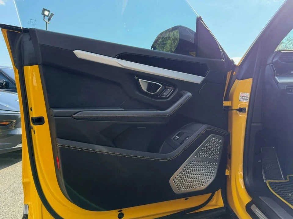 2019 Lamborghini Urus - Image 17 of 31