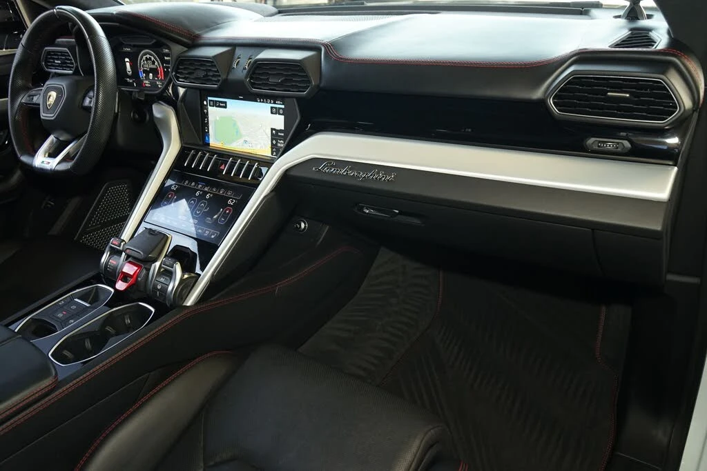 2019 Lamborghini Urus - Image 10 of 31