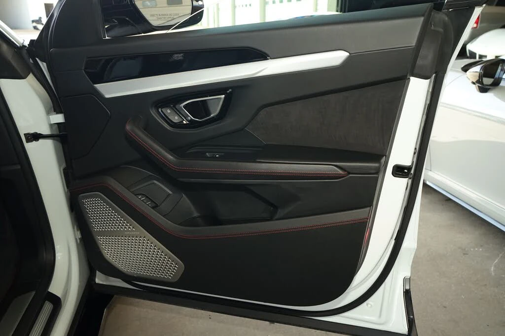 2019 Lamborghini Urus - Image 26 of 31