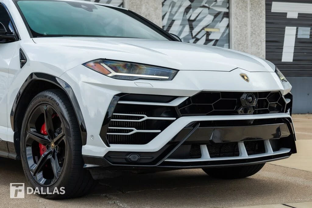 2019 Lamborghini Urus - Image 2 of 31